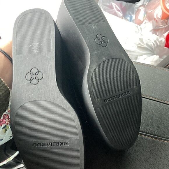 Bernardo size 7 loafer     - Picture 4 of 6